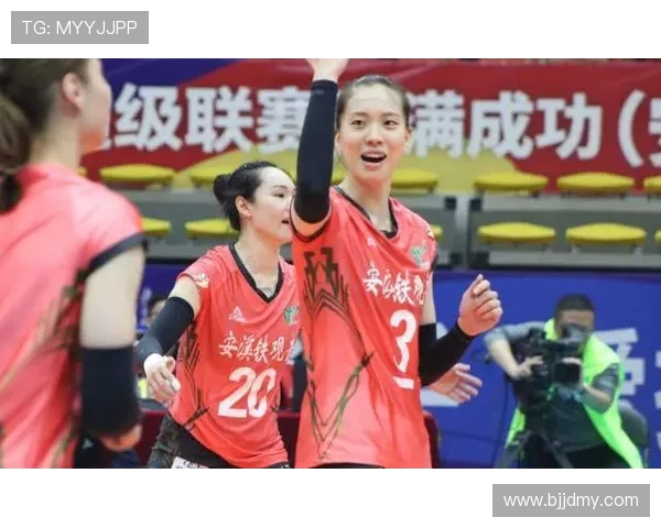 重庆排球队比赛经验分析与提升策略探讨