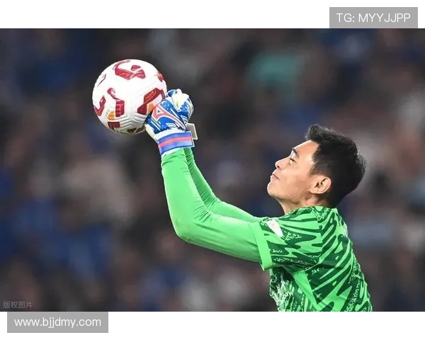 上海绿地迎战大连队全力争胜展现球队实力与斗志